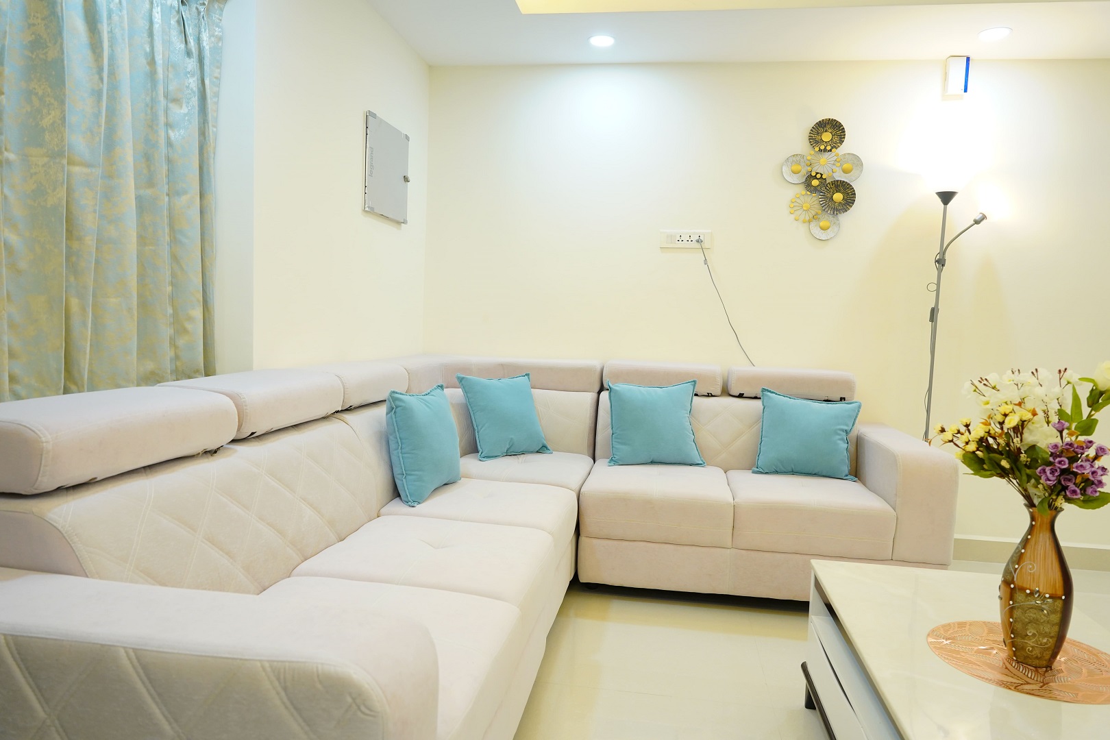 Priya Woodz Homestay slide 10